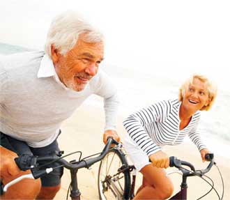couple-biking